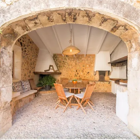 Charming For 8 Adults Ferienhaus *